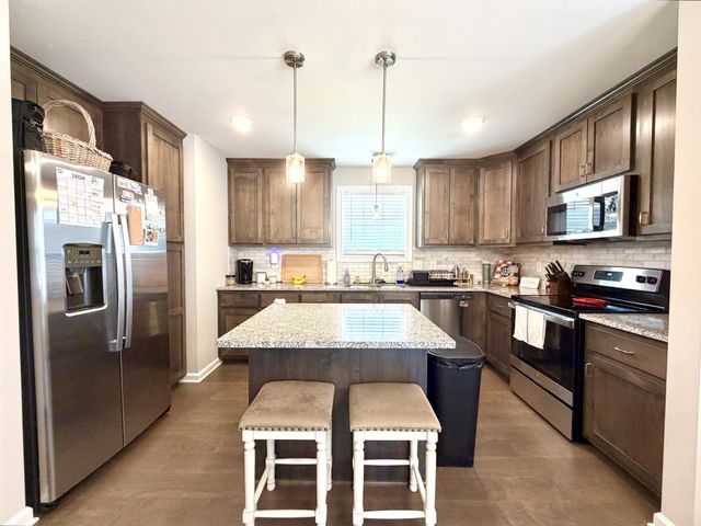 1457 Fredrick Dr, Clarksville, TN 37042
