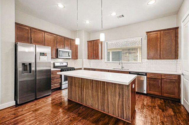 1023 Green Kensington Drive, Houston, TX 77008