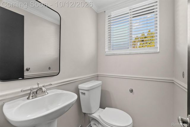956 Blairmoor Court, Grosse Pointe Woods, MI 48236