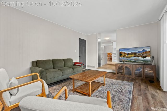 956 Blairmoor Court, Grosse Pointe Woods, MI 48236