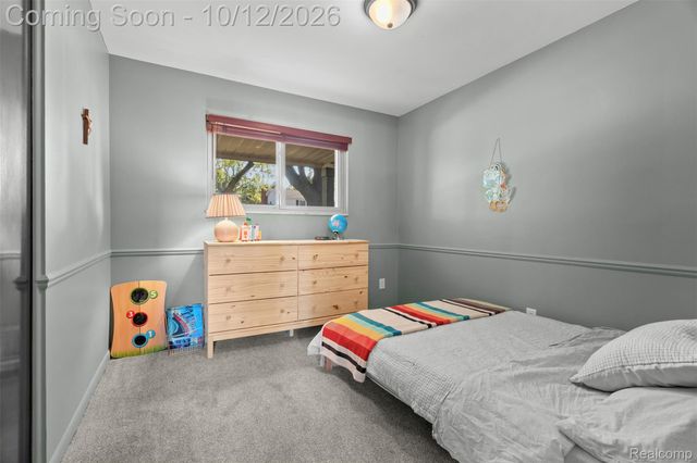 956 Blairmoor Court, Grosse Pointe Woods, MI 48236