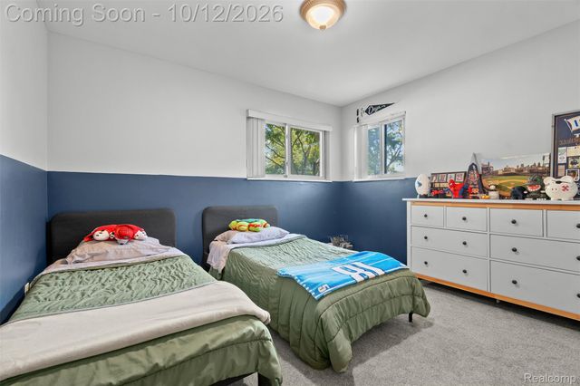 956 Blairmoor Court, Grosse Pointe Woods, MI 48236