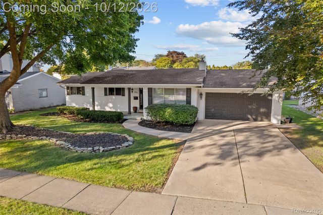 956 Blairmoor Court, Grosse Pointe Woods, MI 48236