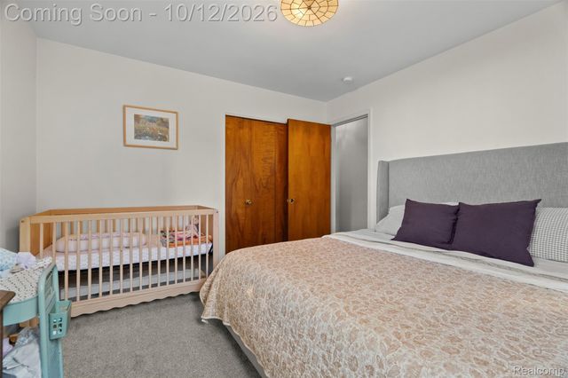 956 Blairmoor Court, Grosse Pointe Woods, MI 48236