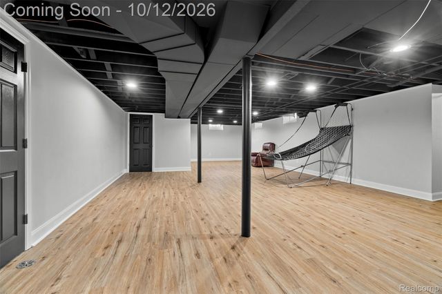 956 Blairmoor Court, Grosse Pointe Woods, MI 48236