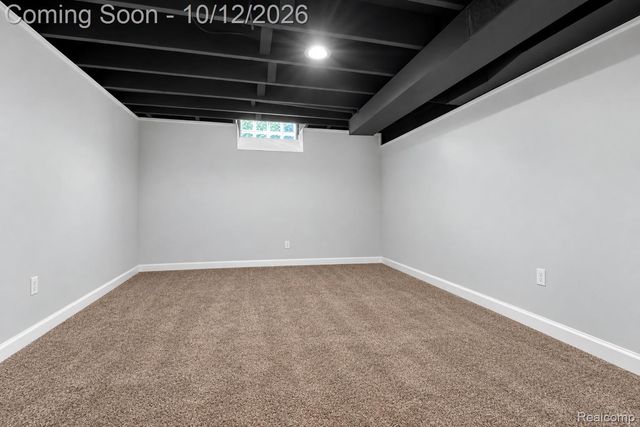 956 Blairmoor Court, Grosse Pointe Woods, MI 48236
