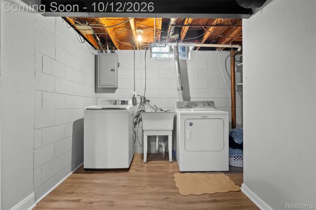 956 Blairmoor Court, Grosse Pointe Woods, MI 48236