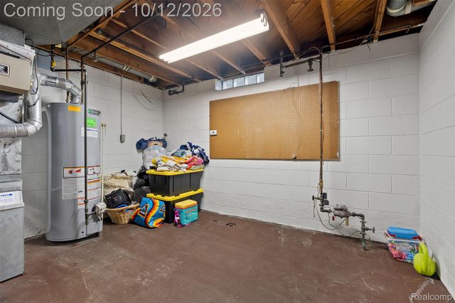 956 Blairmoor Court, Grosse Pointe Woods, MI 48236