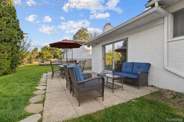 956 Blairmoor Court, Grosse Pointe Woods, MI 48236