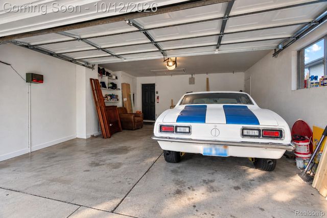 956 Blairmoor Court, Grosse Pointe Woods, MI 48236