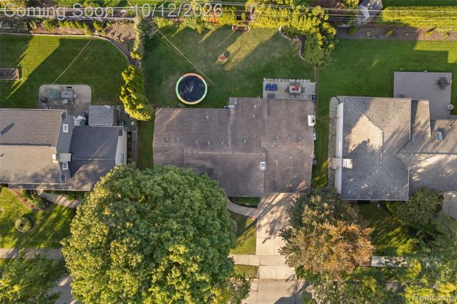 956 Blairmoor Court, Grosse Pointe Woods, MI 48236