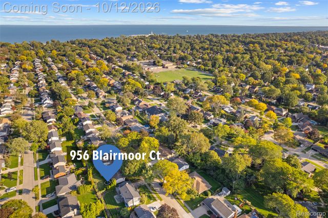 956 Blairmoor Court, Grosse Pointe Woods, MI 48236