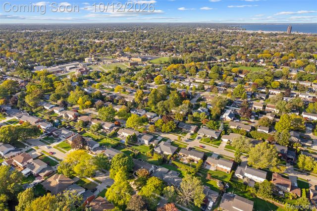 956 Blairmoor Court, Grosse Pointe Woods, MI 48236
