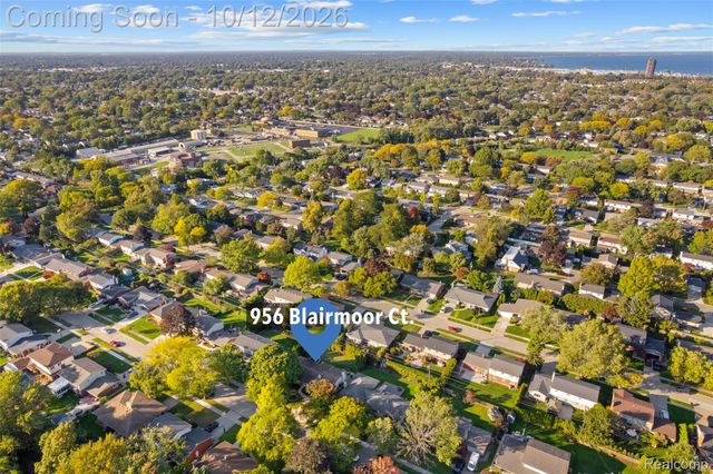 956 Blairmoor Court, Grosse Pointe Woods, MI 48236