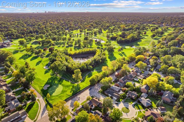 956 Blairmoor Court, Grosse Pointe Woods, MI 48236