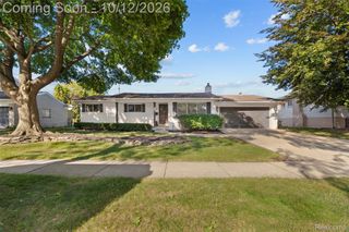 956 Blairmoor Court, Grosse Pointe Woods, MI 48236