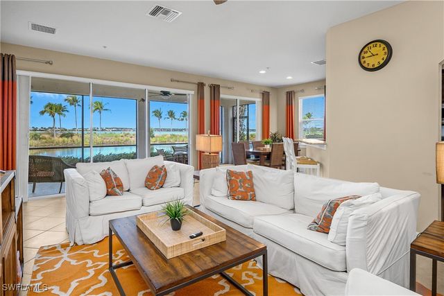 9064 Siesta Bay DR 5-102, Naples, FL 34120