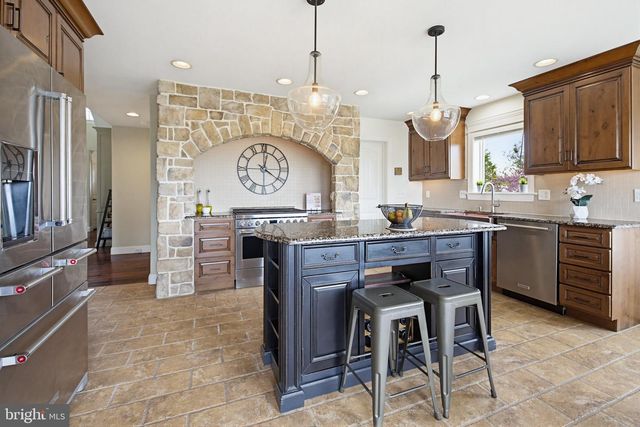 54 CIRCLE ROCK DR, Ephrata, PA 17522