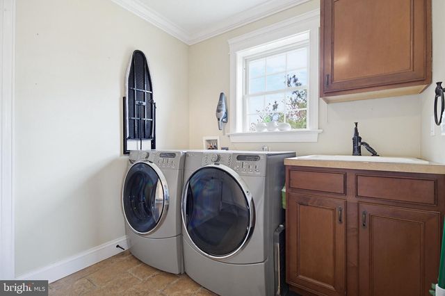 54 CIRCLE ROCK DR, Ephrata, PA 17522