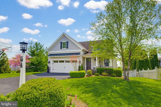 54 CIRCLE ROCK DR, Ephrata, PA 17522