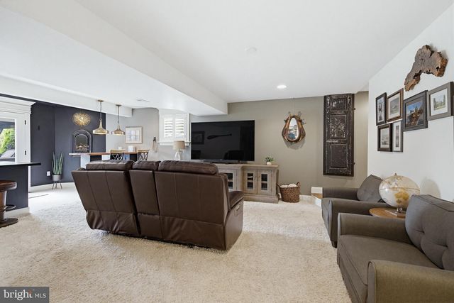 54 CIRCLE ROCK DR, Ephrata, PA 17522