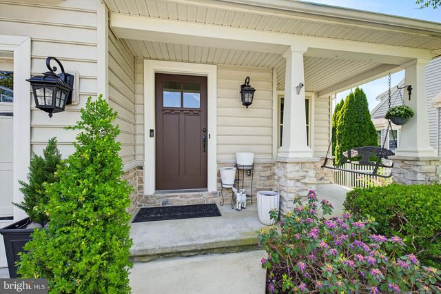 54 CIRCLE ROCK DR, Ephrata, PA 17522