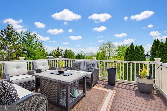 54 CIRCLE ROCK DR, Ephrata, PA 17522