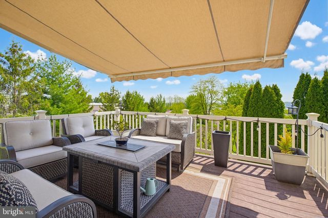 54 CIRCLE ROCK DR, Ephrata, PA 17522