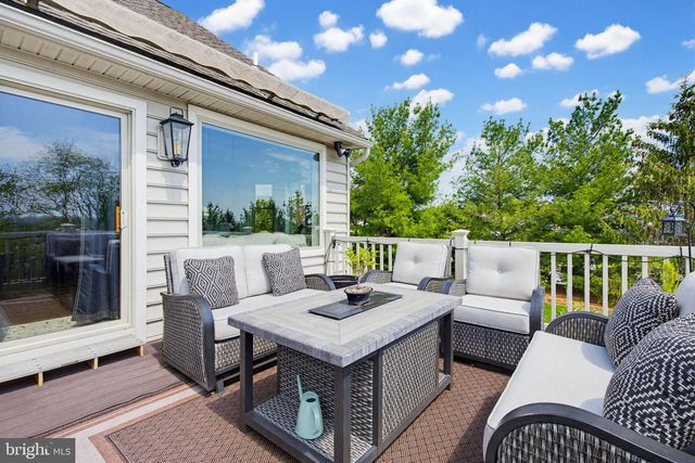 54 CIRCLE ROCK DR, Ephrata, PA 17522