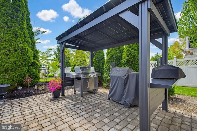 54 CIRCLE ROCK DR, Ephrata, PA 17522