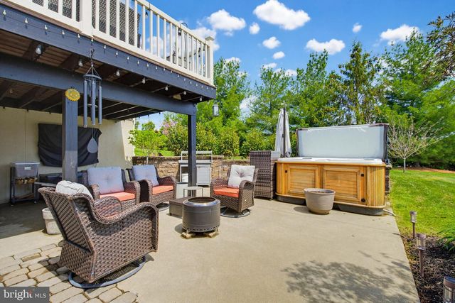 54 CIRCLE ROCK DR, Ephrata, PA 17522