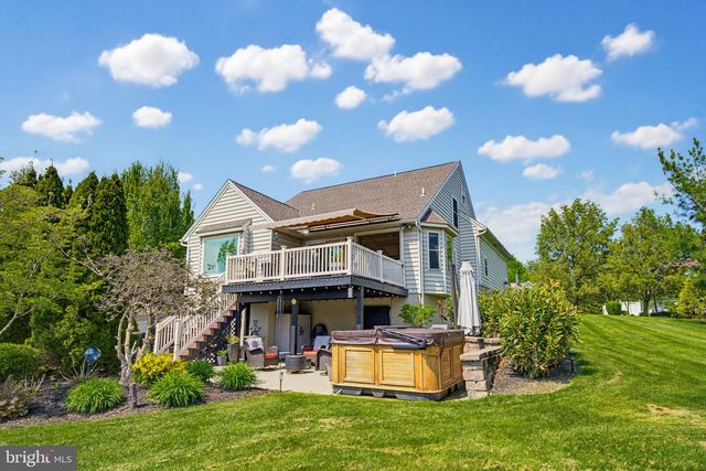 54 CIRCLE ROCK DR, Ephrata, PA 17522