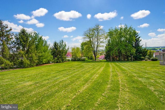 54 CIRCLE ROCK DR, Ephrata, PA 17522