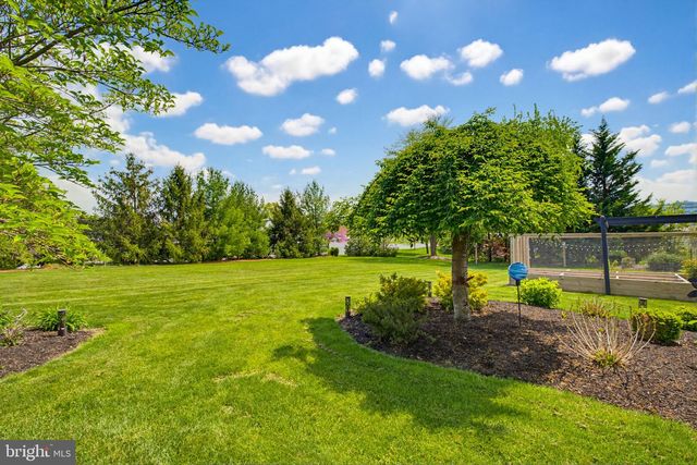54 CIRCLE ROCK DR, Ephrata, PA 17522