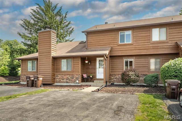 272 Cedar Grove Drive B, St Charles, MO 63304