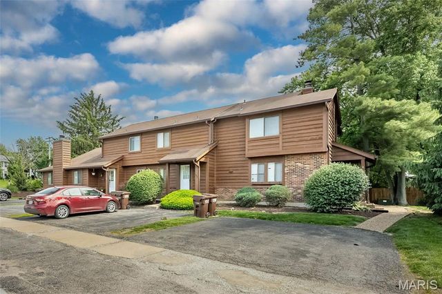 272 Cedar Grove Drive B, St Charles, MO 63304