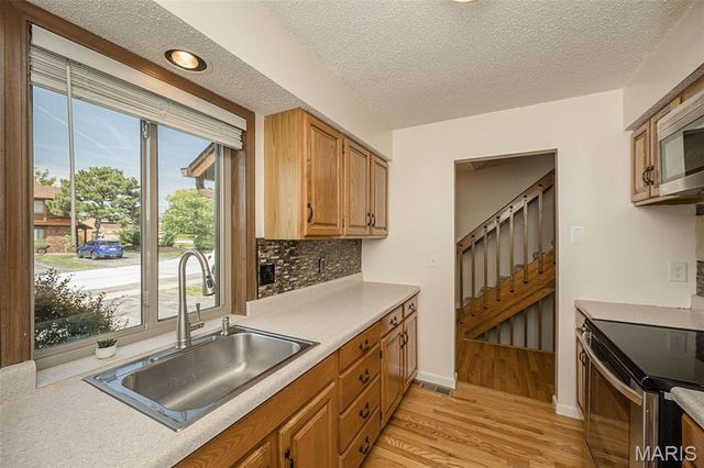272 Cedar Grove Drive B, St Charles, MO 63304