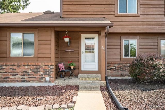272 Cedar Grove Drive B, St Charles, MO 63304