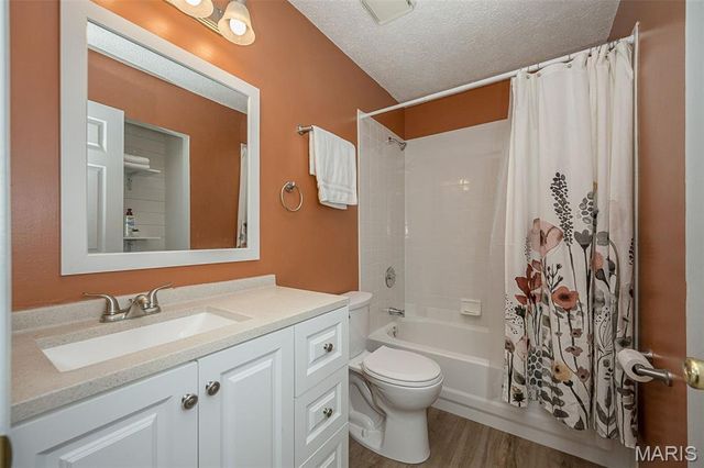 272 Cedar Grove Drive B, St Charles, MO 63304