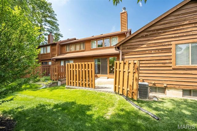272 Cedar Grove Drive B, St Charles, MO 63304