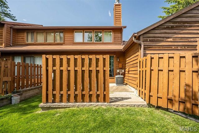 272 Cedar Grove Drive B, St Charles, MO 63304