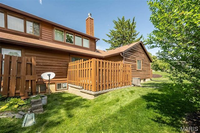 272 Cedar Grove Drive B, St Charles, MO 63304