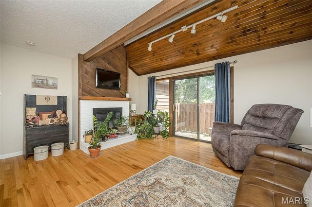 272 Cedar Grove Drive B, St Charles, MO 63304