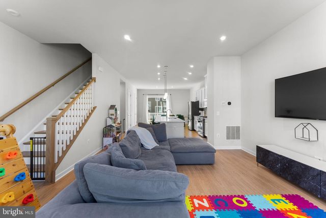 1783 HICKORY WOODS RD, Dumfries, VA 22026