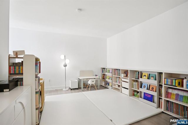 9 Ave At Port Imperial 513, West New York, NJ 07093