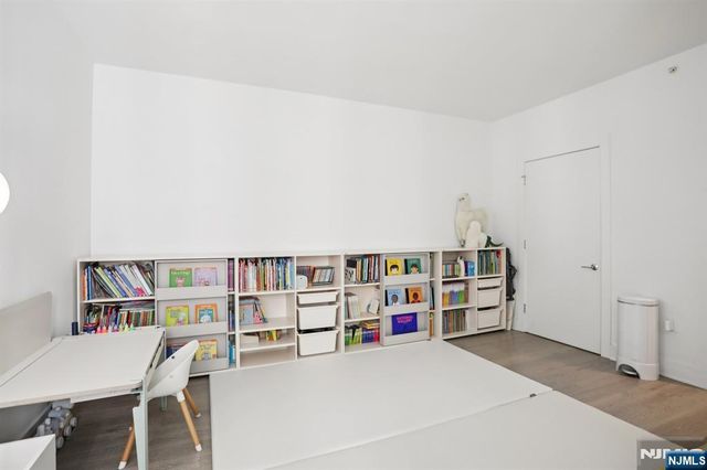 9 Ave At Port Imperial 513, West New York, NJ 07093