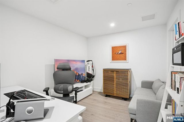 9 Ave At Port Imperial 513, West New York, NJ 07093