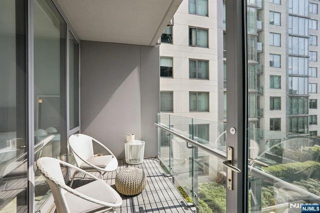 9 Ave At Port Imperial 513, West New York, NJ 07093