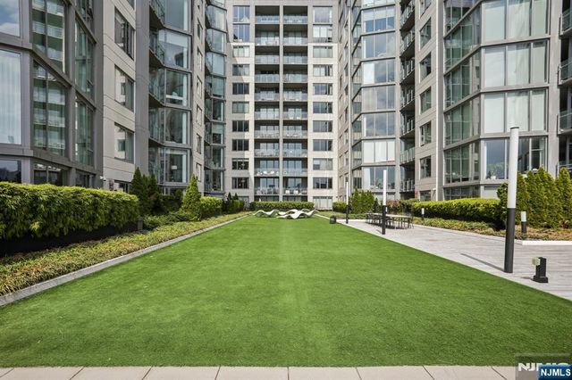 9 Ave At Port Imperial 513, West New York, NJ 07093