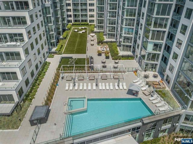 9 Ave At Port Imperial 513, West New York, NJ 07093